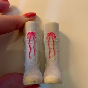 Moxie Doll Boots, MGA 2009